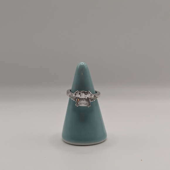 Crystal Ring costume jewelry - Picture 2 of 5